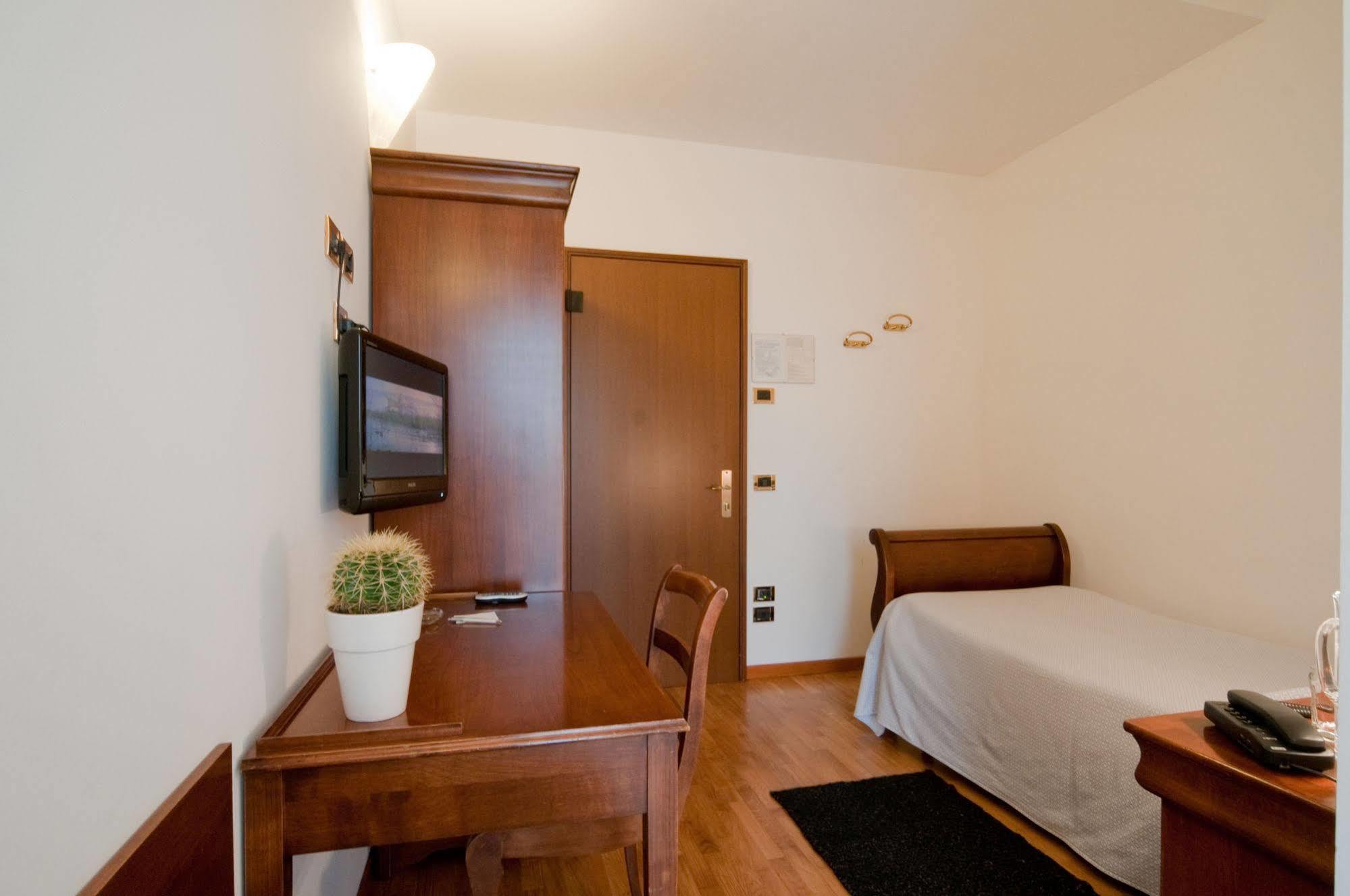 Hotel Belvedere Тьене Экстерьер фото